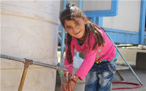Clean water in the refugee camp thanks to UNICEF